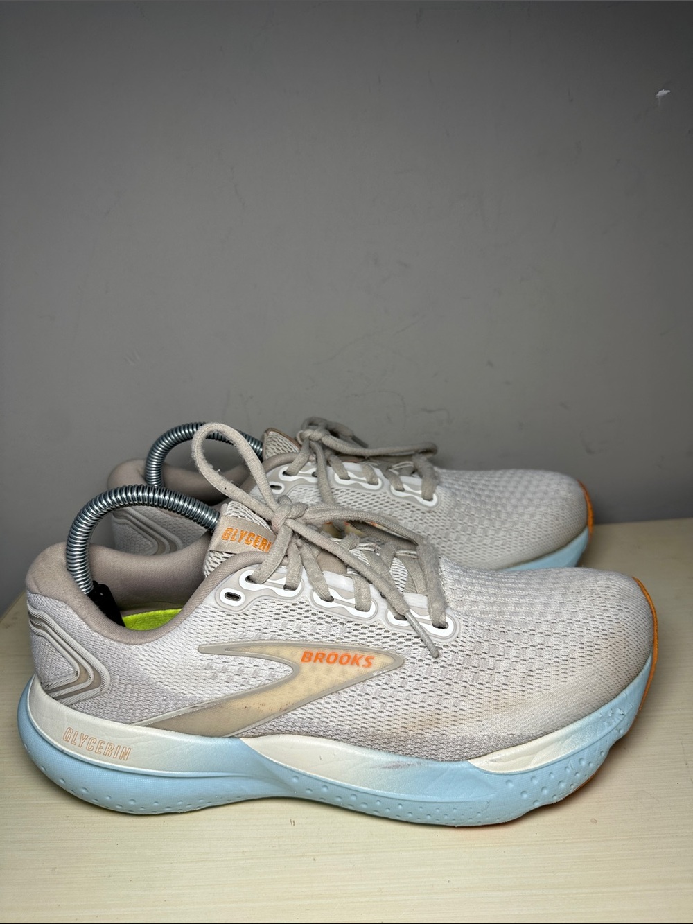 Brooks Women’s Glycerin 21 Running Shoes white with Blue Sole